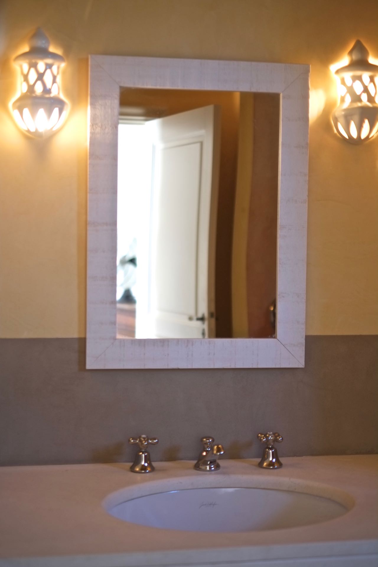 La suite Mourvedre - the en-suite shower room